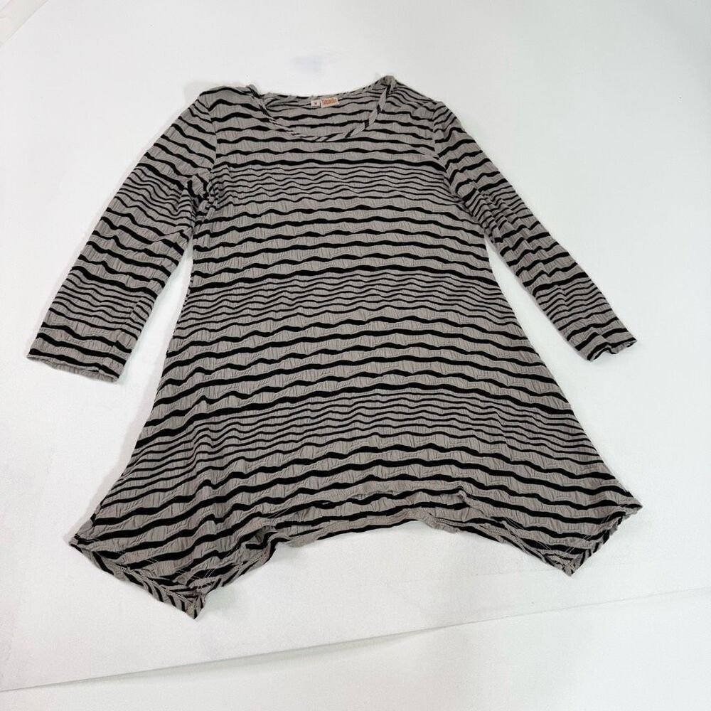 Tianello Shirt Women Medium Black White Pucker Knit Shark Bite Ashbury Tunic Top